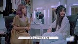 段艺璇拆完快递，拿搞怪玩具吓唬队员们