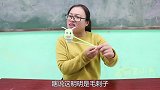 喜剧老师扮演唐僧，取经路上，救出压在玉米秸下的悟空