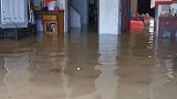 暴雨袭击马鞍山：居民家中从锅台到床全泡汤 门前河中垃圾漂进屋