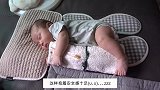 妈妈只离开一会，回来一看宝宝这姿势！要不要这么可爱！