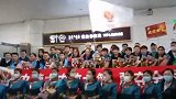 【PP体育在现场】内蒙古女篮凯旋而归 球迷机场热情迎接