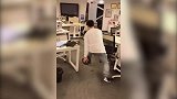 篮球-18年-是你吗?一秒钟都等不了 篮球狗下班后日常操作-专题