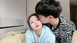 刚化好的妆都快被吃没了昊昊 情侣