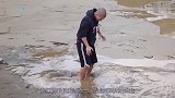 河岸边的暗流沙有多可怕老外亲身实验,还好身边有人啊