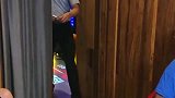 她说这个鱼两万多，你们看值吗？