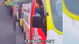 堵车两小时，司机在睡觉，千万不要让后面的人知道原因