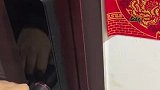 爷爷奶奶回家了，小二走路的步伐都收敛了