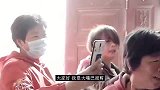 大衣哥好友透露陈亚男已被赶走，车房都归女方，幕后有团队操作