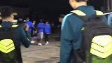 中超-17赛季-雷鸟离场走路需要搀扶 膝伤严重或十字韧带断裂-新闻