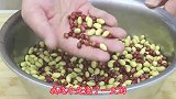 1把黄豆1把红豆，锅里擀面杖一压，我家三天两头做，好吃不上火