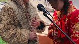 红衣服美女这是入戏了吧，居然哭了
