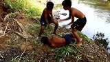 荒野小屁孩：兄弟三人野外烤鸡，羡慕这样的生活，看他们吃得真香