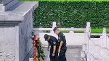 敬畏 正能量 每一位先烈都值得用心去敬畏，队员们的举动是对烈士英魂的缅怀。平安湖北 平安黄冈