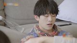 谢娜何炅不敢置信！25岁男生无法摆脱妈妈的掌控