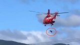 现场！日本救灾直升机失误，一名70岁女性从40米空中坠落身亡