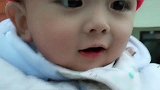小宝宝的样子，十分的呆萌