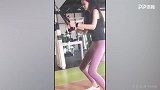 大长腿小姐姐一看就刚开始健身 这动作需要有人指导呀