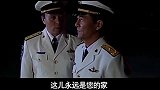 海军司令退役，司令走过海港战士们全体敬军礼，司令很欣慰。