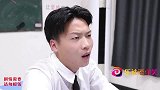 学校收学费，学生拿东西抵学费，没想女学霸竟拿来一堆资料书！