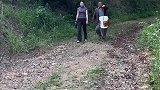 结婚都十年了，老公还是这么黏人