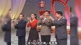 首届春晚刘晓庆穿块钱红衬衫主持春晚，瞬间风靡全国，众人效仿