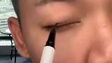 画眼线最牛逼的男人，眼线一画谁都不爱，我一个女生都甘拜下风