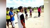 笑喷！门将本想干扰对手射点 没想到先把自己坑了