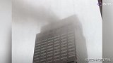 9·11重现？直升机撞进纽约曼哈顿大厦楼顶，飞行员丧生