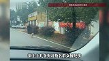 湖南一村镇疯狗当街咬伤多人，周边商户联合将其捕杀，镇政府回应