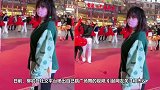 柳岩跳广场舞动作熟练！穿着厚实难掩好身材，非常接地气