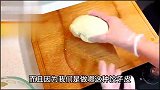 手擀出来的馄饨皮，饺子皮，叠一起很整齐，厚薄可以自己定！