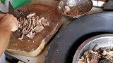 粉丝请农村姑娘吃羊肉，熟羊肉140元1公斤，这价格怎么样？