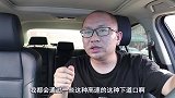 距离高速出口3公里，根据预判继续超车？还是右侧车道跟行？