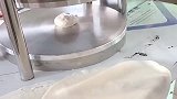 比人工快十几倍，就这样一压饼就成型，还是高科技好用！