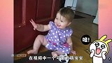 萌宝宝等爸爸下班，萌萌的大眼睛非常可爱，网友：贴心的小棉袄