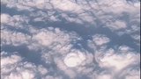 万米高相遇，低空飞行️.分享大家！高空相遇