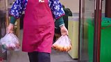 许昌这家香菇面老板，待员工如儿女，凑钱给他们买房
