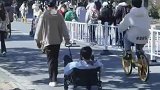 大学生坐露营车去上课