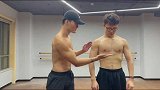 坚持练胸三十天之后，眼镜哥彻底逆袭了！