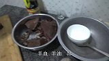 过节家里杀羊，为啥吃不上羊肉？羊尾巴炒羊血吃的好幸福