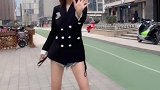 你们帮我看看这样搭配衣服好看吗我总感觉有点怪怪的。