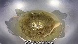 手撕包菜有的人过油，有人的焯水，都错了，看饭店大厨是如何做的