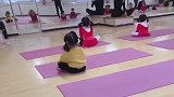 女儿上舞蹈课第一天，老师发来一段视频，谁告诉我孩子打哪里解气