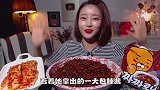妹子吃超辣黑豆拉面，红彤彤的一大碗，吃完之后悲剧了！