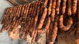 这样薰出来的腊肉也不知道好不好吃，从我记事起就是这样做腊肉