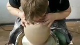 外国朋友上陶艺课，全靠嘴来吹