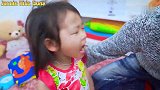 上课要迟到了，小萝莉还是不愿起床