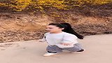 袖珍家馨出去玩了，看把她开心的，网友：很喜欢她的