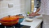孩她爹拔了颗智齿吃不了硬菜，丫头准备了粥，分为甜口跟咸口