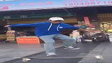小哥哥街头玩滑板，本以为是个王者，接下来的事，看完你别笑